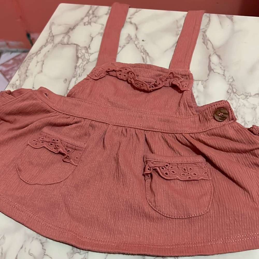 A dress /  a nude color